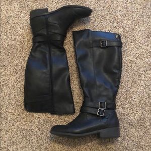 AMERICAN EAGLE —tall black boots